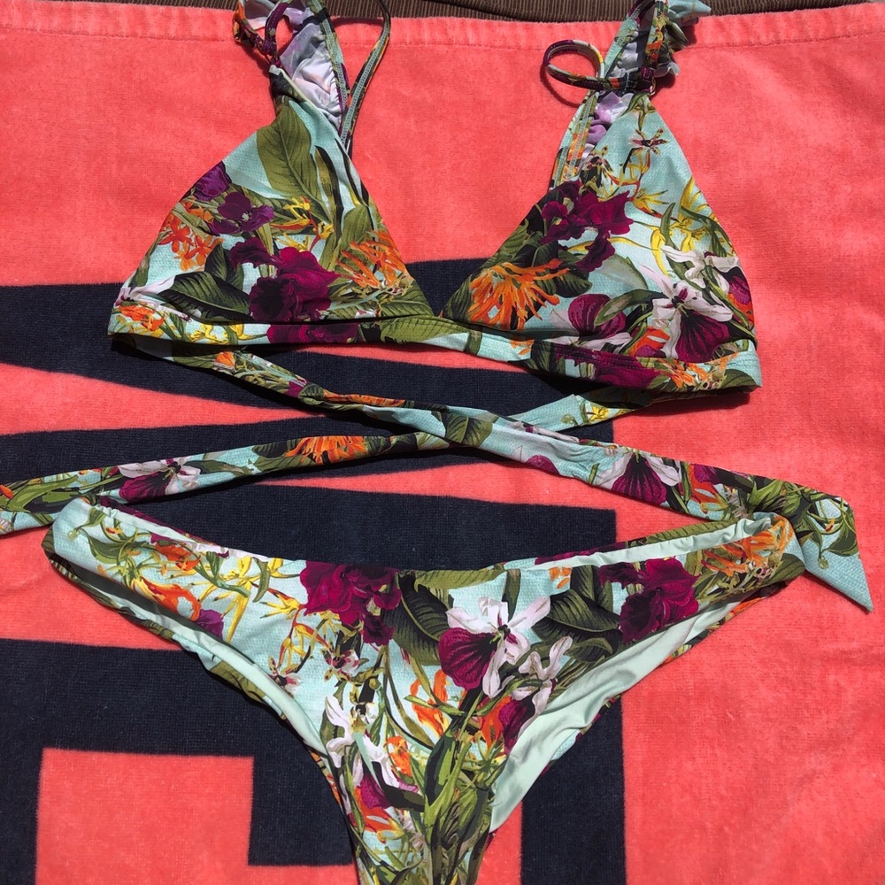 Bikini- Hawaiian print, super cute